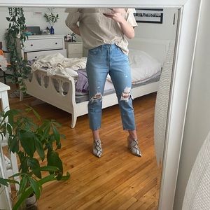 Ripped Levi’s 501 Crop from Aritzia in size 28
